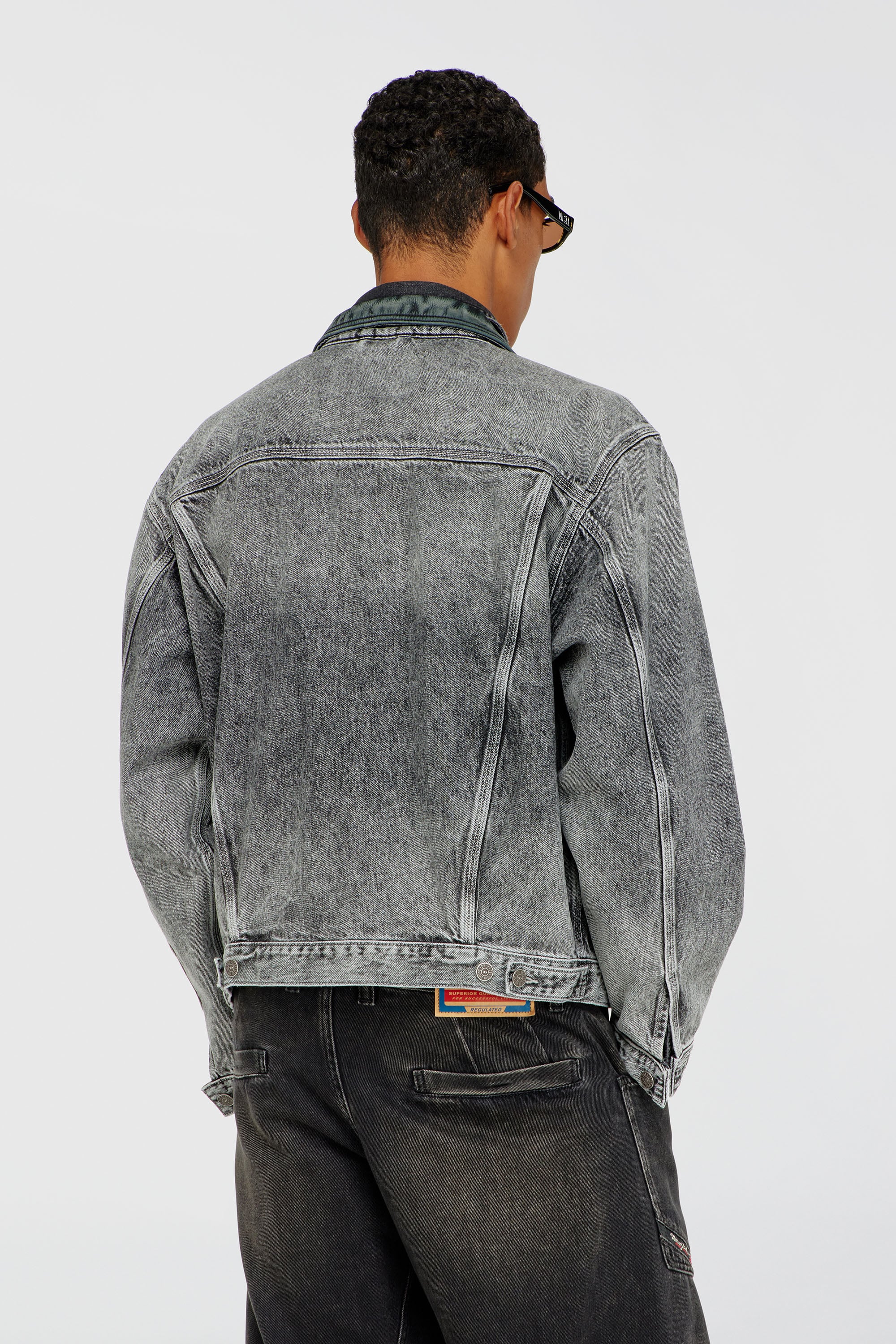 Diesel - D-DENVER-S, Unisex's Denim trucker jacket with tonal leather trims in Grey - 4